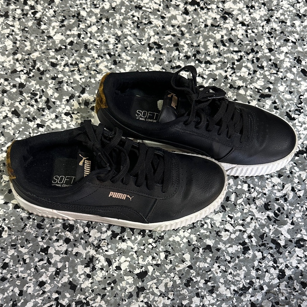 Puma Women's Black and White Sneakers
